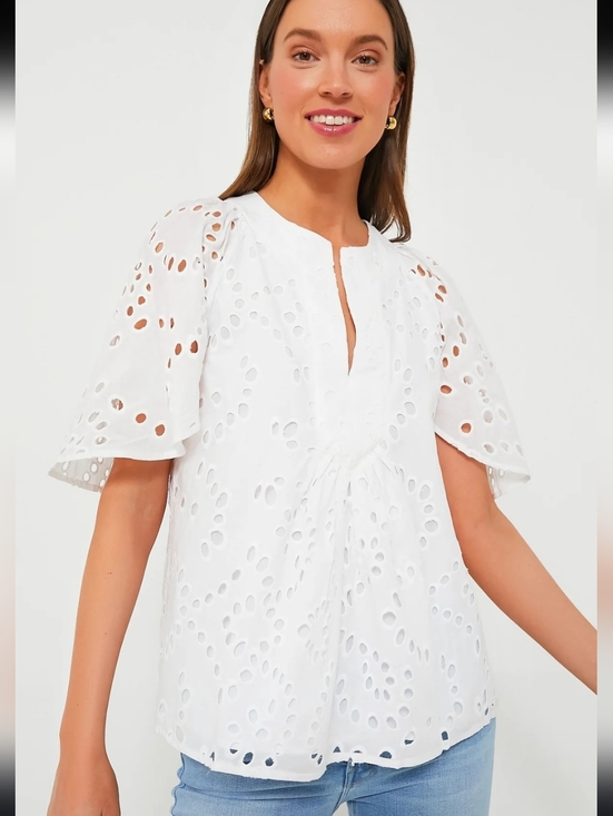 Tuckernuck Tops - Tuckernuck White Eyelet Finley Flutter Sleeve Top Size XL